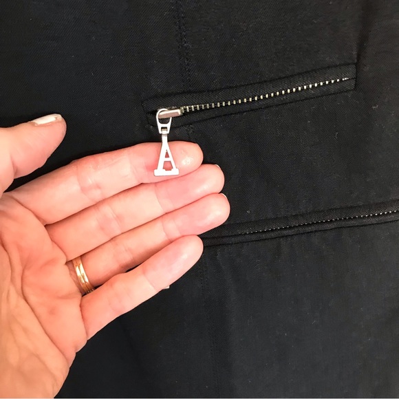 ANNE KLEIN | Vintage Black Sleeveless Top w/ Front Zipper & 3 Zipped Pockets - Picture 8 of 16